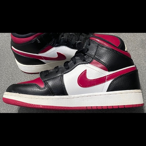 Black, Red, and White Air jordan 1 - Picture 6 of 9